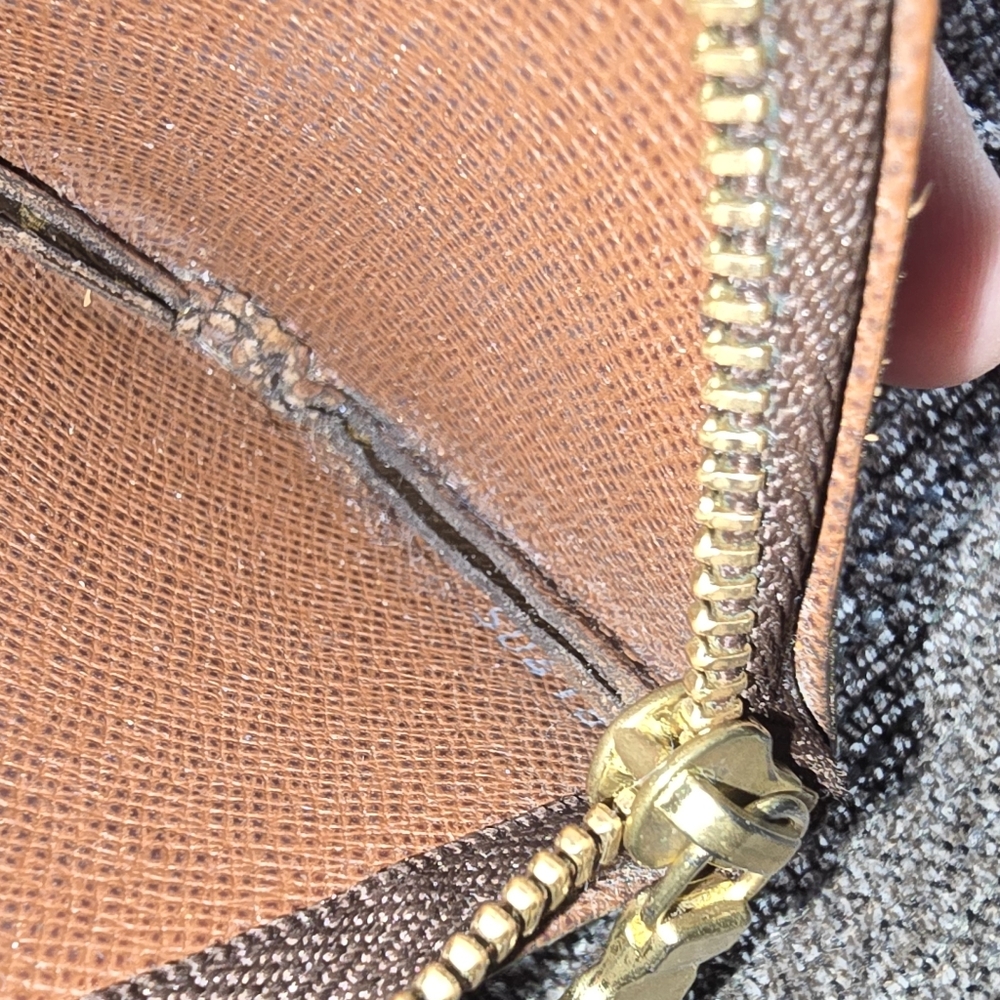 Louis Vuitton Key Pouch - Picture 5 of 5